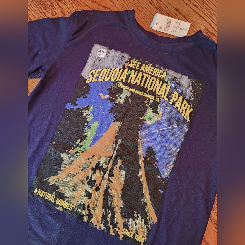 See America Sequoia National Park graphic tee, Size Small